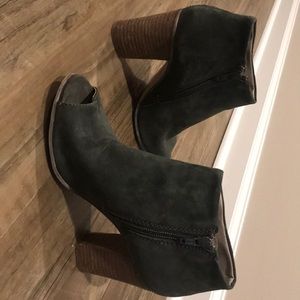 Steve Madden army green suede wedge sandals